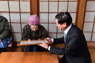 佐藤イマコ様(三重町松尾)100歳のお祝い