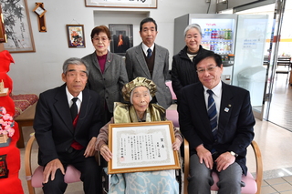黒野フジヱ様（大野町田代区）100歳のお祝い