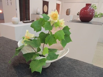 陶芸展会場の花(ユリノキ)