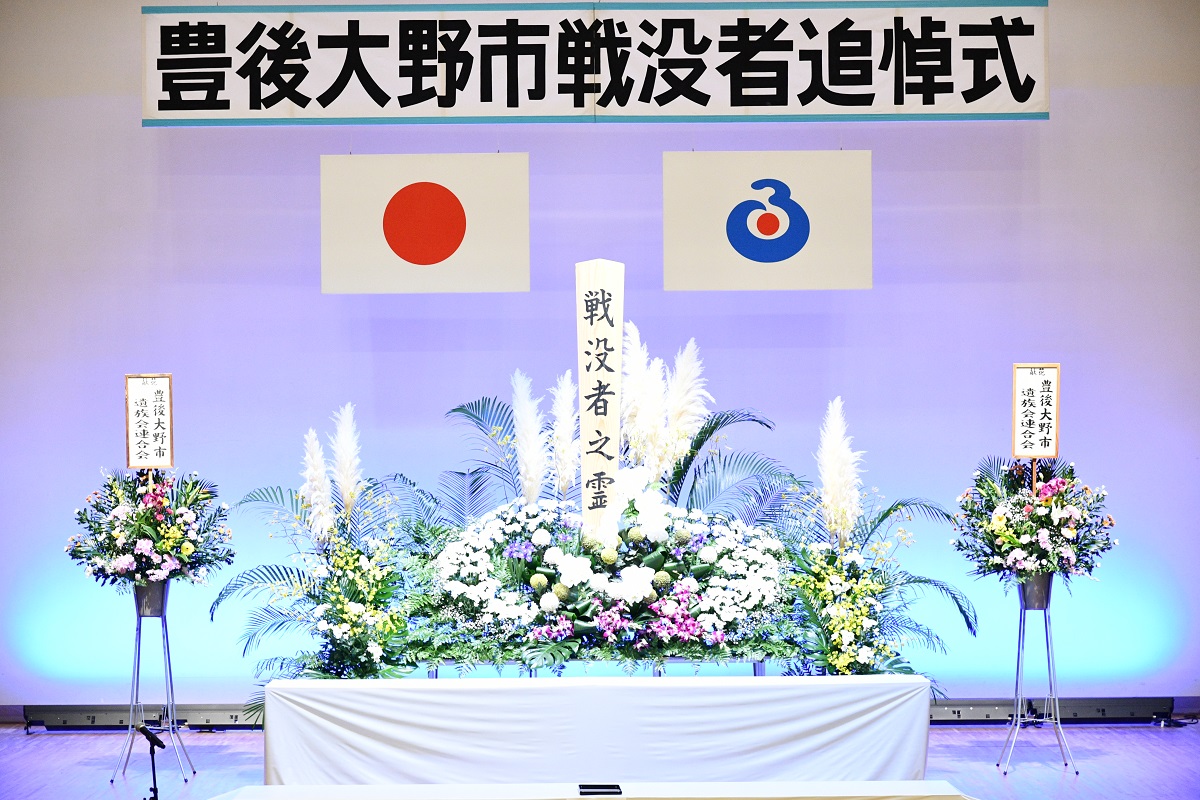 追悼式祭壇