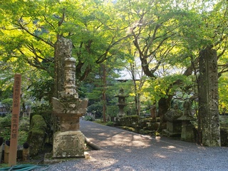 宝生寺石塔