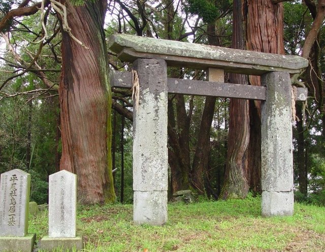 平尾社鳥居