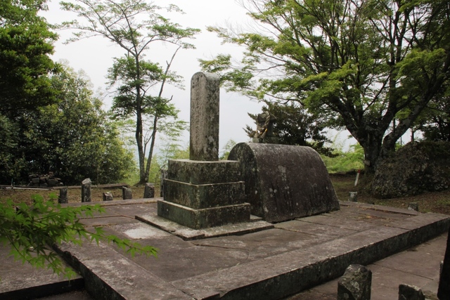岡藩主墓地