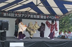 郷土芸能(深山流朝地神楽保存会)の公演