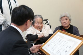 津高ハルヲ様 100歳のお祝い