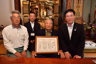 村上一二三氏(犬飼町高津原)100歳のお祝い 村上一二三氏(犬飼町高津原)100歳のお祝い