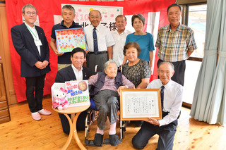 田北敏子様（緒方町下自在区）100歳のお祝い