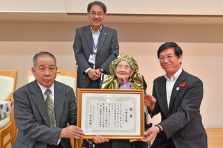 小林フサヱ様 100歳のお祝い