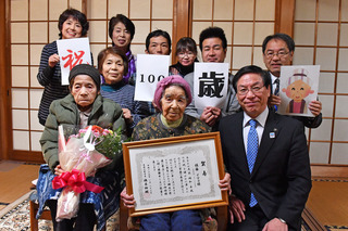 佐藤イマコ様(三重町松尾)100歳のお祝い