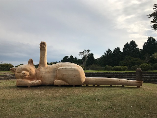 巨大寝ころび招き猫完成