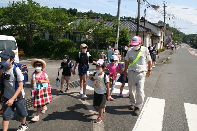 一斉下校のようす