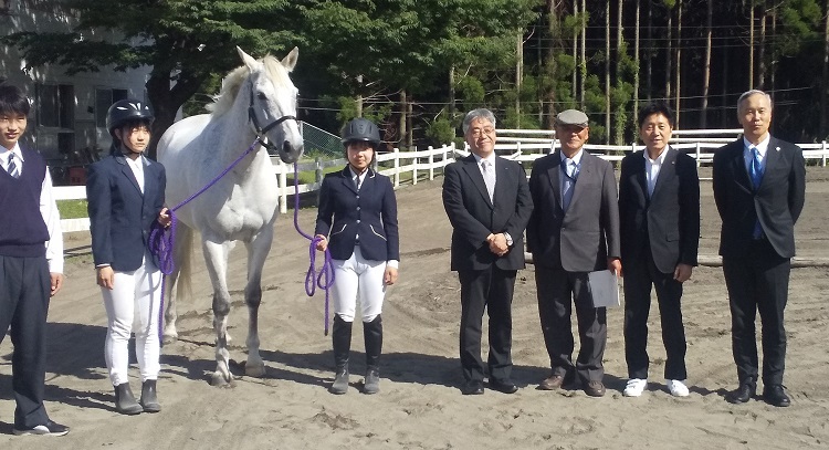 新馬お披露目式