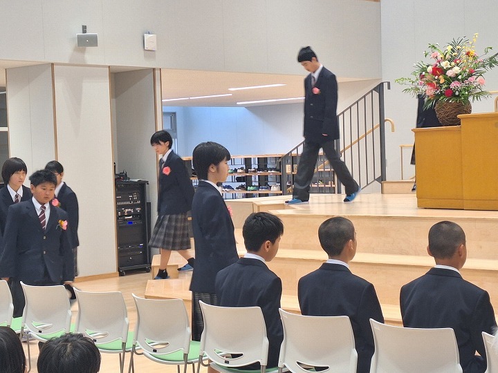 R6.4.8千歳小中学校中学部進学を祝う会 (2)