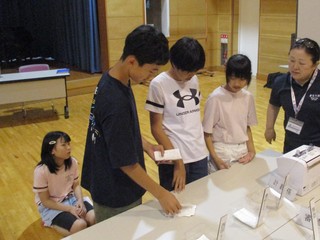 立会人がちゃんと見守っています。