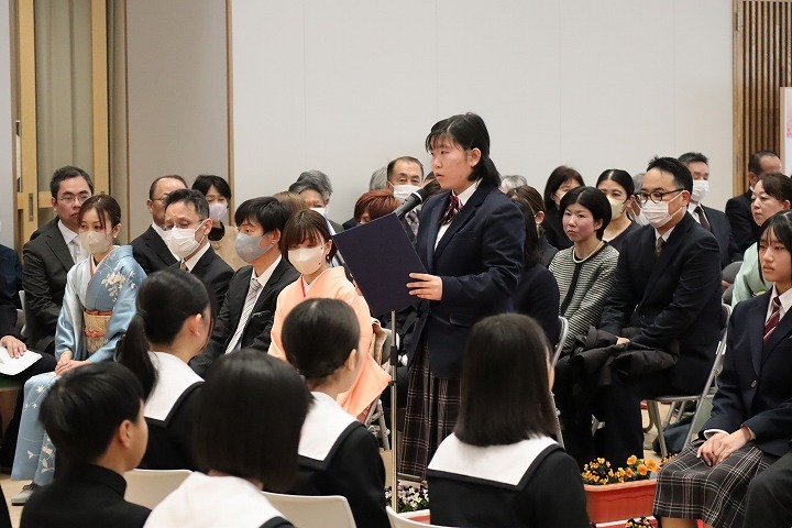 R7.3.7千歳小中学校卒業式写真3