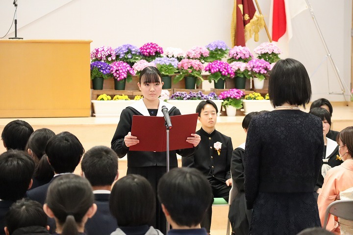 R7.3.7千歳小中学校卒業式写真4