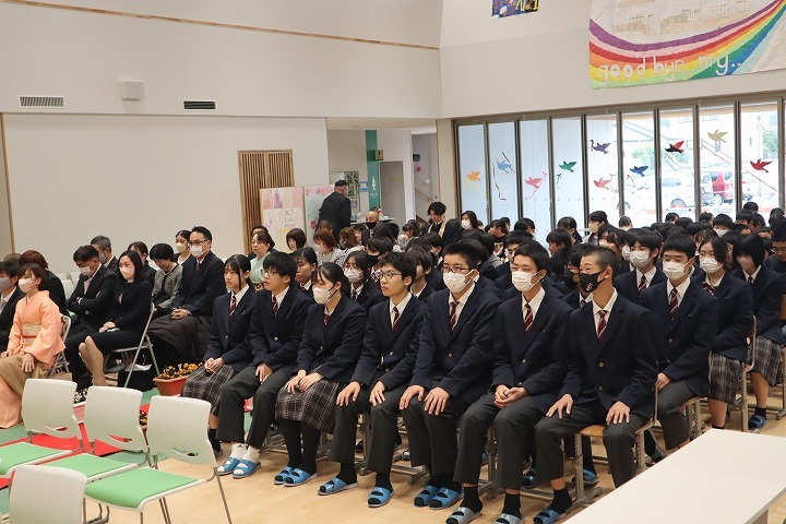 R7.3.7千歳小中学校卒業式写真5
