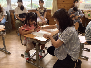 ハナマルをもらう女の子